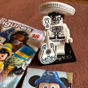 Ernesto de la Cruz, Disney 100 ( with Stand, Accessories, Pamphlet & Bag)